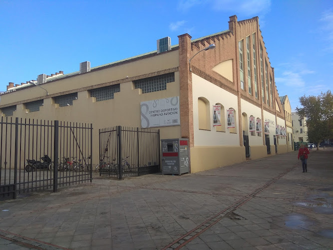Polideportivo Paraguas. Triana Centro deportivo Seville, Pl. del Pirolo 🥇 Gimnasios.wiki